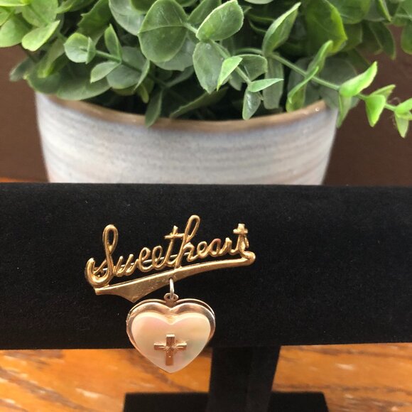 Jewelry - Vintage Sweetheart Locket Brooch Pin